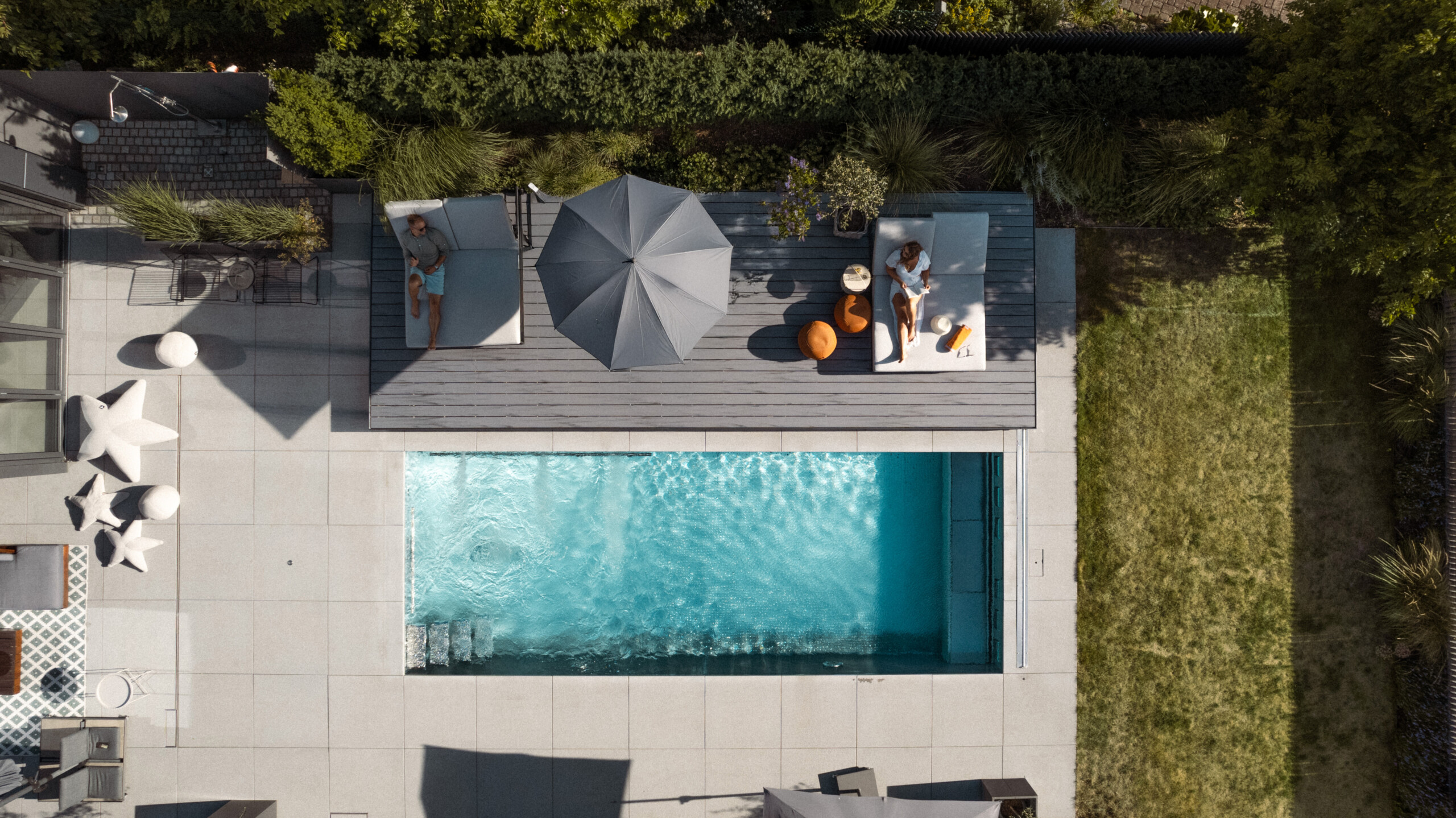 Begehbares Pooldeck